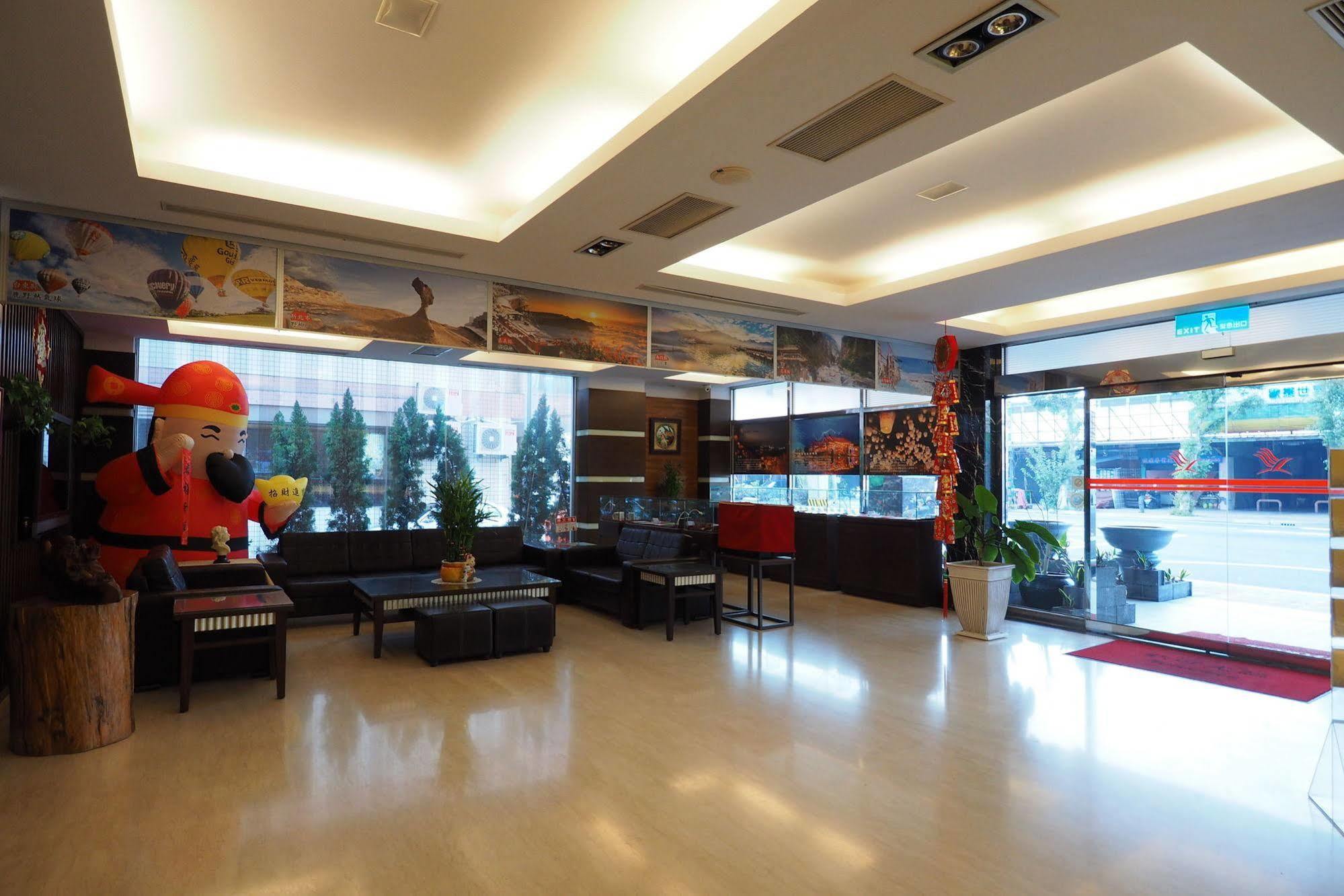 Young Soarlan Hotel - Tainan Exterior photo